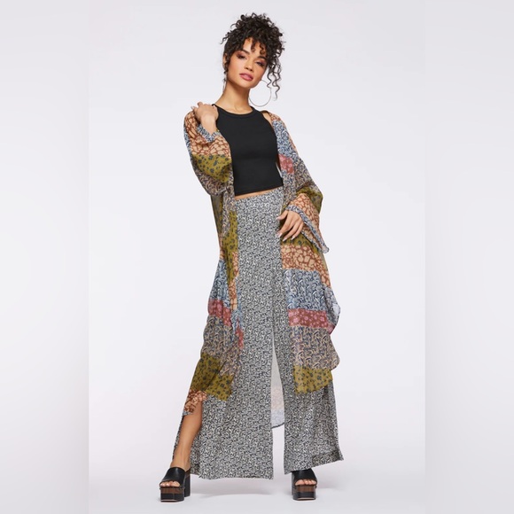 Jessica Simpson Blaine Kimono in Blooming Patchwork - Picture 2 of 9